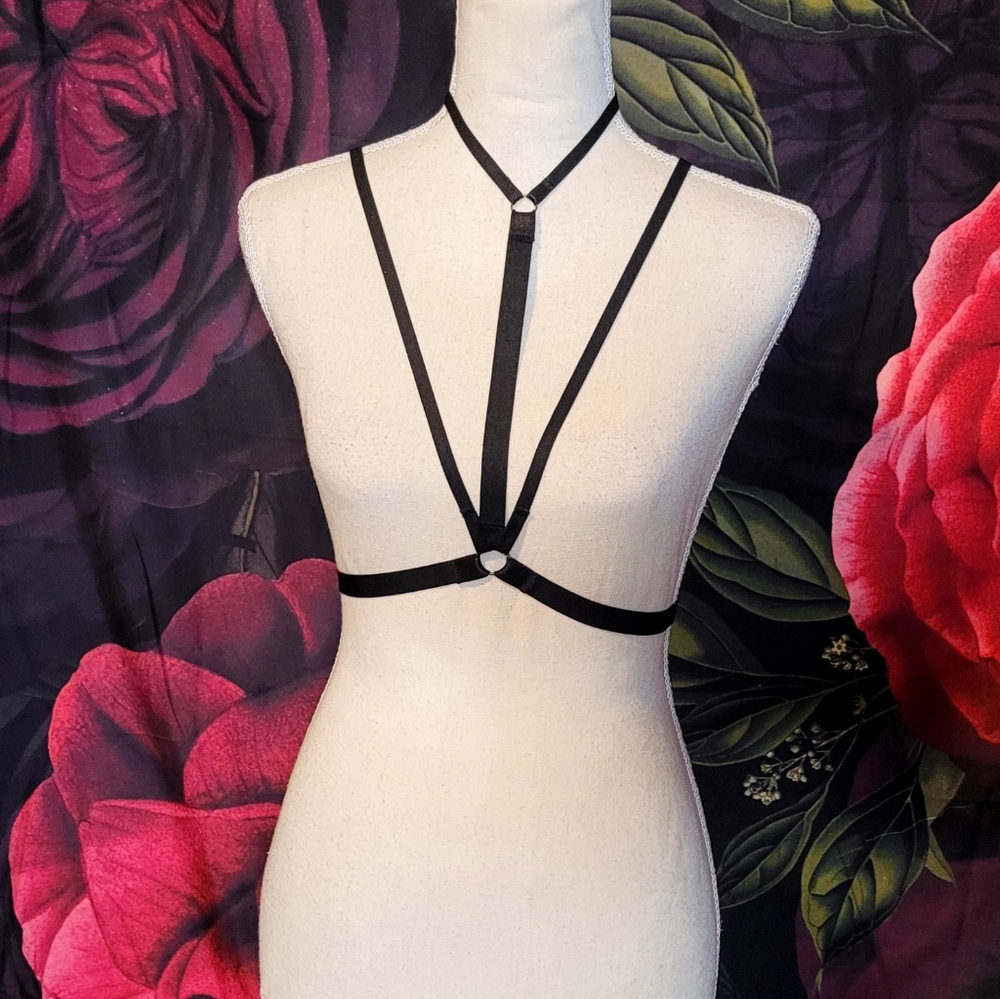 Strappy Harness with Adjustable Elastic Straps